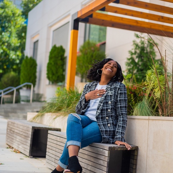 Meet your posher, Brittany - Picture 2 of 2